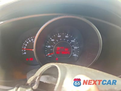 Zdjęcie 9 z 12 samochodu: 2016 KIA SOUL BASE VIN:KNDJN2A24G7356566 - miniatura