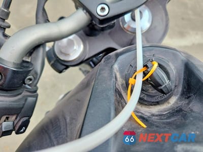Zdjęcie 8 z 9 samochodu: 2015 KAWASAKI EX650 F VIN:JKAEXEF16FDA22680 - miniatura