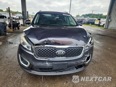 Piąte zdjęcie samochodu w środku: 2018 KIA SORENTO LX VIN:5XYPG4A31JG424082 - miniatura