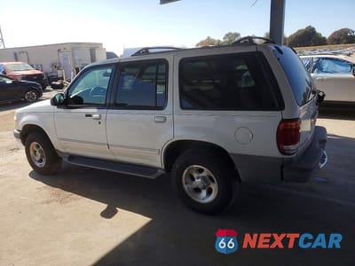 Drugie zdjęcie samochodu z przodu: 2000 FORD EXPLORER XLT VIN:1FMZU73E1YZC43038 - miniatura
