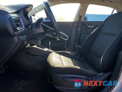 Zdjęcie 7 z 13 samochodu: 2018 KIA RIO S VIN:3KPA24AB1JE068144 - miniatura