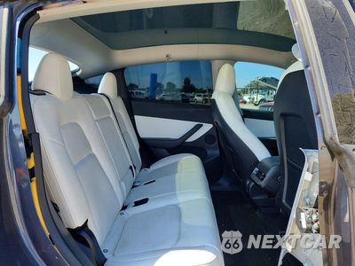 Zdjęcie 10 z 13 samochodu: 2021 TESLA MODEL Y VIN:5YJYGDEF7MF277657 - miniatura