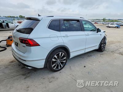 Trzecie zdjęcie samochodu z tyłu: 2020 VOLKSWAGEN TIGUAN SEL PREMIUM R-LINE VIN:3VV4B7AX6LM160192 - miniatura