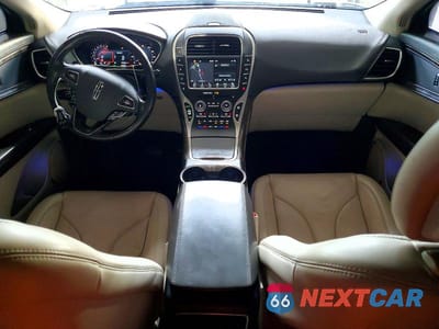 Zdjęcie 8 z 13 samochodu: 2017 LINCOLN MKX RESERVE VIN:2LMPJ8LR0HBL35628 - miniatura