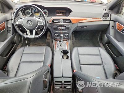 Zdjęcie 8 z 12 samochodu: 2012 MERCEDES-BENZ C 300 4MATIC VIN:WDDGF8BB4CA700778 - miniatura