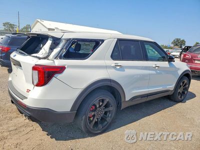 Trzecie zdjęcie samochodu z tyłu: 2022 FORD EXPLORER ST VIN:1FM5K8GCXNGC47048 - miniatura