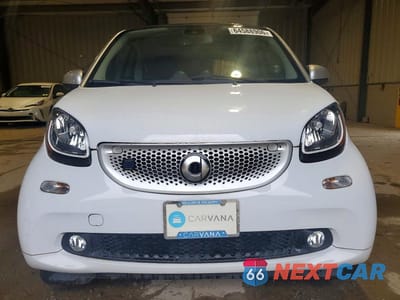Piąte zdjęcie samochodu w środku: 2018 SMART FORTWO VIN:WMEFJ9BA5JK283701 - miniatura