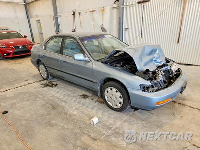 Czwarte zdjęcie samochodu z boku: 1996 HONDA ACCORD LX VIN:1HGCD5638TA199413 - miniatura