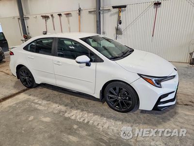 Czwarte zdjęcie samochodu z boku: 2026 TOYOTA COROLLA SE VIN:5YFP4MCE6TP256655 - miniatura