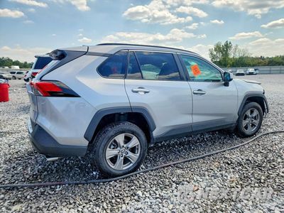 Trzecie zdjęcie samochodu z tyłu: 2024 TOYOTA RAV4 XLE VIN:2T3W1RFV9RW332378 - miniatura