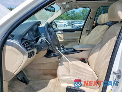 Zdjęcie 7 z 13 samochodu: 2015 BMW X5 XDRIVE50I VIN:5UXKR6C50F0J77583 - miniatura