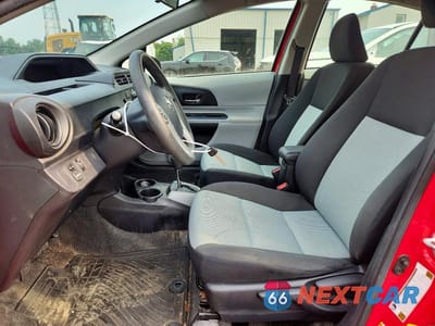 Zdjęcie 7 z 12 samochodu: 2013 TOYOTA PRIUS C VIN:JTDKDTB31D1057250 - miniatura