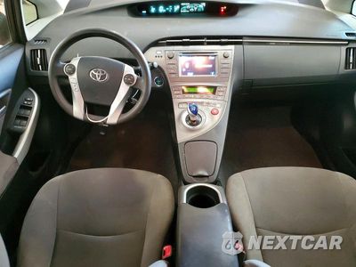 Zdjęcie 8 z 12 samochodu: 2013 TOYOTA PRIUS TWO VIN:JTDKN3DU2D1616579 - miniatura