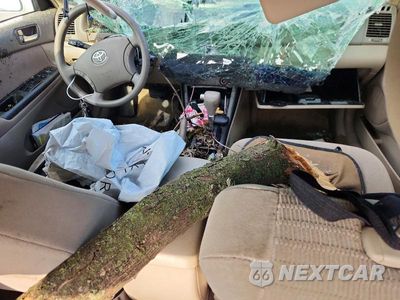 Zdjęcie 8 z 13 samochodu: 2005 TOYOTA CAMRY LE VIN:4T1BE32K55U561462 - miniatura