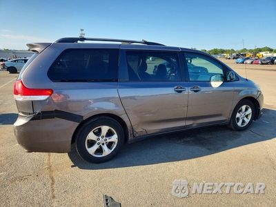 Trzecie zdjęcie samochodu z tyłu: 2013 TOYOTA SIENNA LE VIN:5TDKK3DC7DS370647 - miniatura