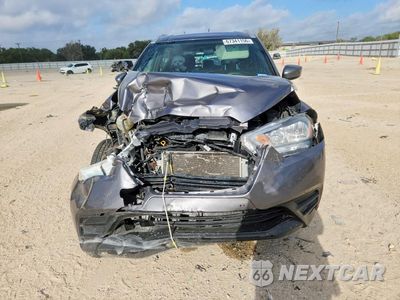 Piąte zdjęcie samochodu w środku: 2019 NISSAN KICKS SV VIN:3N1CP5CU3KL550936 - miniatura