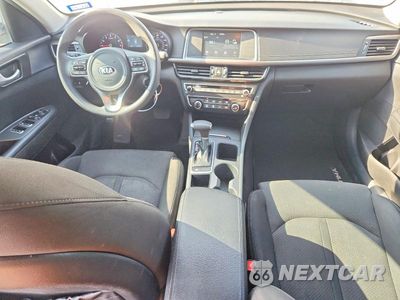 Zdjęcie 8 z 12 samochodu: 2018 KIA OPTIMA LX VIN:5XXGT4L33JG220462 - miniatura