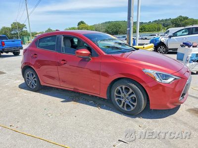 Czwarte zdjęcie samochodu z boku: 2020 TOYOTA YARIS HATCHBACK XLE VIN:3MYDLBJVXLY700117 - miniatura