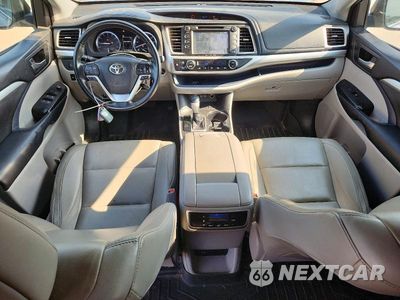 Zdjęcie 8 z 13 samochodu: 2018 TOYOTA HIGHLANDER XLE VIN:5TDKZRFH9JS544303 - miniatura