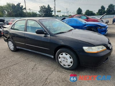 Czwarte zdjęcie samochodu z boku: 2000 HONDA ACCORD LX VIN:1HGCG5640YA033801 - miniatura
