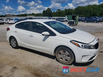 Czwarte zdjęcie samochodu z boku: 2018 KIA FORTE LX VIN:3KPFK4A76JE247149 - miniatura