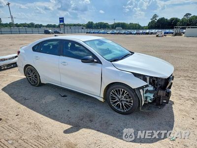 Czwarte zdjęcie samochodu z boku: 2023 KIA FORTE GT LINE VIN:3KPF54AD7PE583818 - miniatura