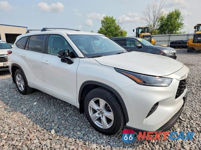 Czwarte zdjęcie samochodu z boku: 2023 TOYOTA HIGHLANDER L VIN:5TDKDRAH9PS019577 - miniatura