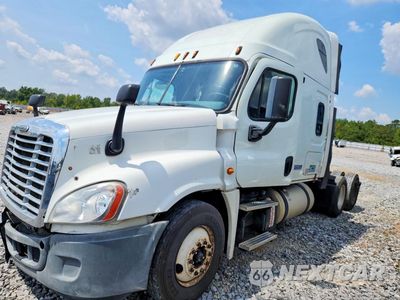 2013 FREIGHTLINER CASCADIA SEMI TRUCK 1FUJGLBG7DLFH6143 - główne zdjęcie licytacji z USA - miniatura