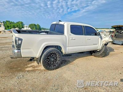 Trzecie zdjęcie samochodu z tyłu: 2018 TOYOTA TACOMA SR5 V6 VIN:3TMCZ5AN0JM153664 - miniatura