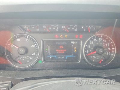 Zdjęcie 9 z 13 samochodu: 2018 INTERNATIONAL LT625 SEMI TRUCK VIN:3HSDZAPR0JN630571 - miniatura