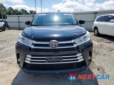 Piąte zdjęcie samochodu w środku: 2018 TOYOTA HIGHLANDER XLE VIN:5TDJZRFH7JS531609 - miniatura