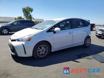 2015 TOYOTA PRIUS V TWO JTDZN3EU4FJ039358 - główne zdjęcie licytacji z USA - miniatura