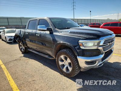 Czwarte zdjęcie samochodu z boku: 2019 RAM 1500 LARAMIE VIN:1C6SRFJT1KN505715 - miniatura