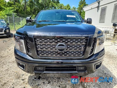 Piąte zdjęcie samochodu w środku: 2019 NISSAN TITAN XD SV VIN:1N6BA1F4XKN512177 - miniatura