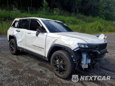 Czwarte zdjęcie samochodu z boku: 2025 JEEP GRAND CHEROKEE LAREDO VIN:1C4RJHAG9SC329182 - miniatura