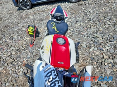 Piąte zdjęcie samochodu w środku: 2022 YAMAHA YZFR7 VIN:JYARM38E3NA003078 - miniatura