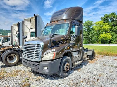 2017 FREIGHTLINER CASCADIA 113 SEMI TRUCK 1FUBGBDV3HLHH2581 - główne zdjęcie licytacji z USA - miniatura