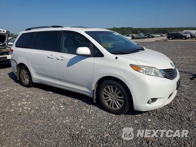 Czwarte zdjęcie samochodu z boku: 2013 TOYOTA SIENNA XLE 8-PASSENGER VIN:5TDYK3DC4DS387917 - miniatura