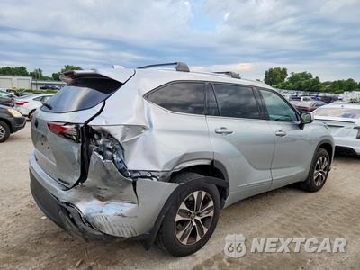 Trzecie zdjęcie samochodu z tyłu: 2022 TOYOTA HIGHLANDER XLE VIN:5TDGZRBH7NS582422 - miniatura