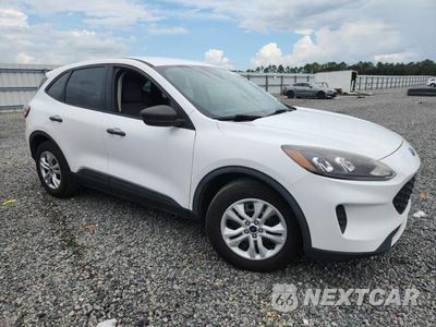 Czwarte zdjęcie samochodu z boku: 2020 FORD ESCAPE S VIN:1FMCU0F61LUB56280 - miniatura