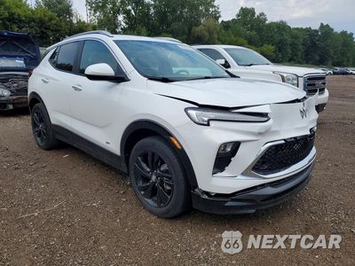 Czwarte zdjęcie samochodu z boku: 2025 BUICK ENCORE GX SPORT TOURING VIN:KL4AMDSL3SB037214 - miniatura