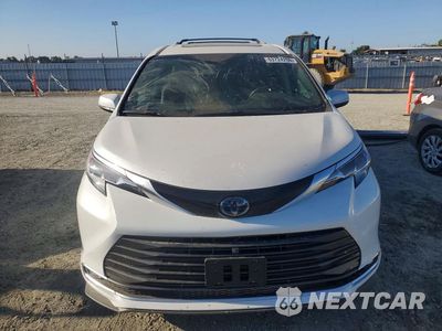 Piąte zdjęcie samochodu w środku: 2023 TOYOTA SIENNA PLATINUM 7-PASSENGER VIN:5TDESKFC6PS087861 - miniatura