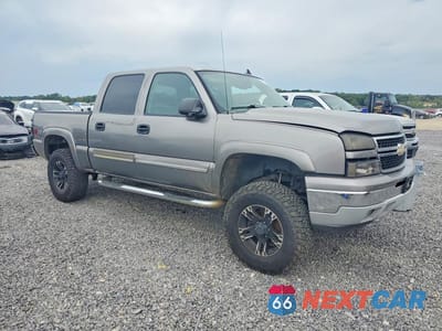 Czwarte zdjęcie samochodu z boku: 2007 CHEVROLET SILVERADO K1500 CLASSIC CREW CAB VIN:2GCEK13Z171165795 - miniatura