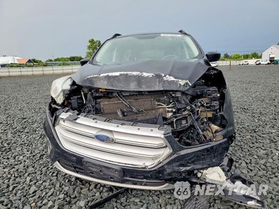 Piąte zdjęcie samochodu w środku: 2018 FORD ESCAPE SE VIN:1FMCU9GD0JUB29182 - miniatura