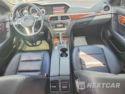 Zdjęcie 8 z 12 samochodu: 2012 MERCEDES-BENZ C 250 VIN:WDDGF4HB6CR223448 - miniatura