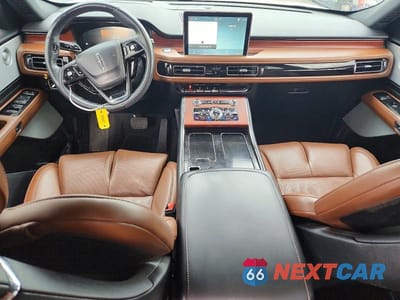 Zdjęcie 8 z 14 samochodu: 2023 LINCOLN AVIATOR RESERVE VIN:5LM5J7XC4PGL06575 - miniatura