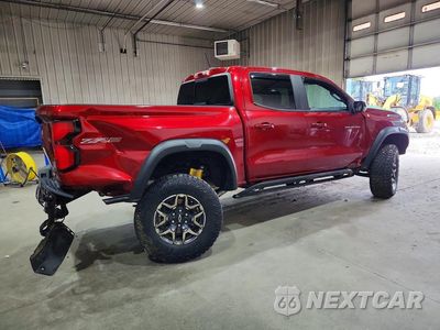 Trzecie zdjęcie samochodu z tyłu: 2024 CHEVROLET COLORADO ZR2 VIN:1GCPTFEKXR1143483 - miniatura