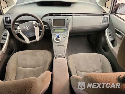Zdjęcie 8 z 12 samochodu: 2011 TOYOTA PRIUS THREE VIN:JTDKN3DU4B0298774 - miniatura