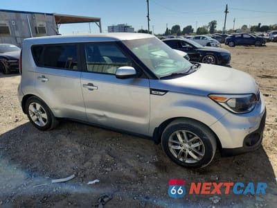 Czwarte zdjęcie samochodu z boku: 2018 KIA SOUL BASE VIN:KNDJN2A29J7587616 - miniatura