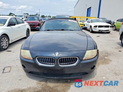 Piąte zdjęcie samochodu w środku: 2003 BMW Z4 2.5 VIN:4USBT33453LS40268 - miniatura